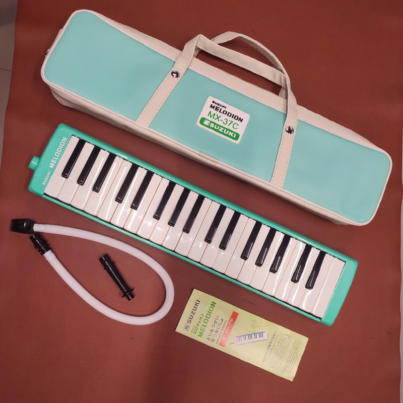 Suzuki 37 Key Professional Melodica MX-37D with Handbag, Hose